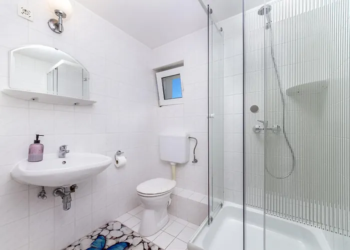 Katalin Vendeghaz 3*