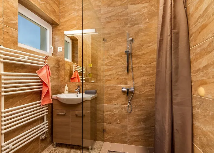 Katalin Vendeghaz 3*