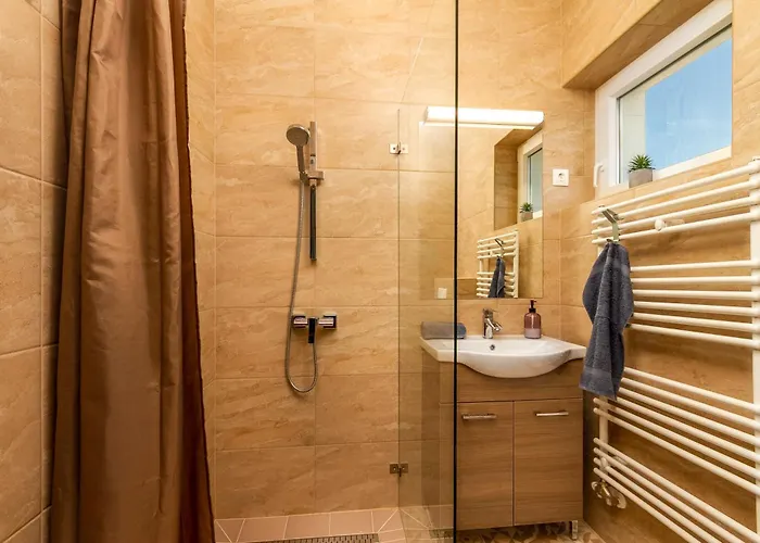 Katalin Vendeghaz בית הארחה גיינסדיאס